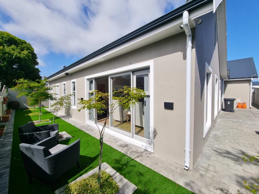 3 Bedroom Property for Sale in Sandbaai Western Cape